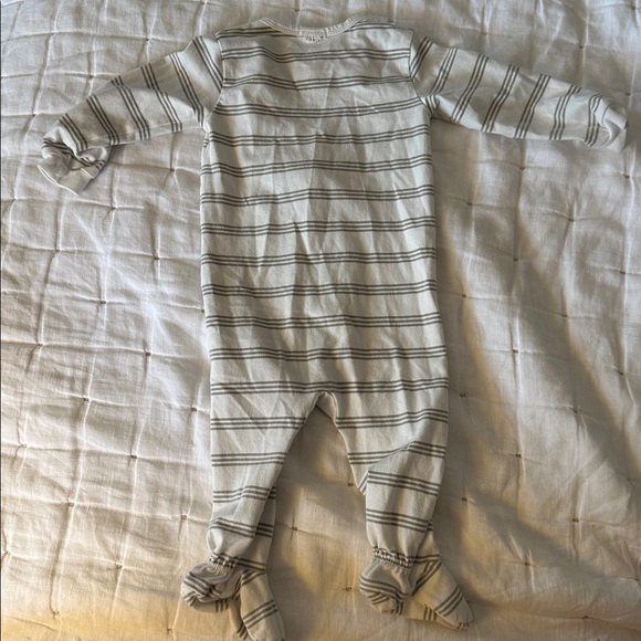 8 piece 9mo. Cozy Baby Boy Clothes (030) - Picture 13 of 16
